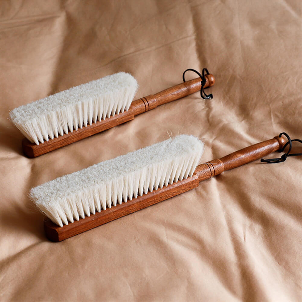 Brosse de nettoyage multifonction à poils de laine et manche en bois de santal