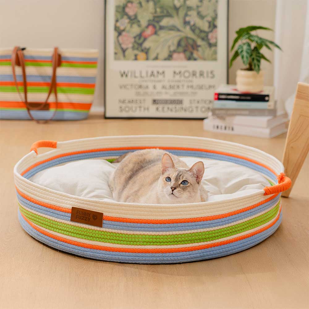Lit pour chat apaisant à rayures fait main - Nid intemporel