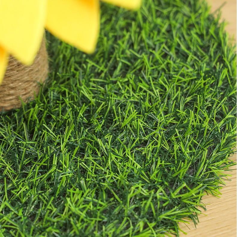 Planche à gratter pour chat en sisal tournesol avec base en herbe stable