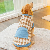 Pull douillet pour chien à motif argyle avec poche – Disponible en deux couleurs