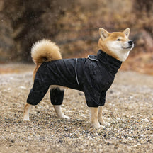 Imperméable pour chien à col roulé et coupe élastique avec bande réfléchissante