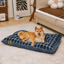 Tapis en peluche réversible à motif carreaux pour chien