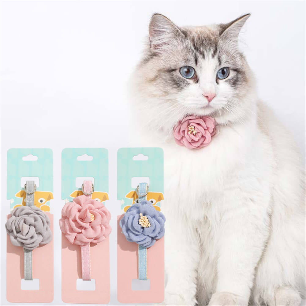 Collier multicolore avec pendentif imitation camélia pour chat