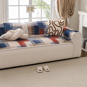 Housse canapé confortable avec lignes artistiques et matelassage, protection antidérapante.