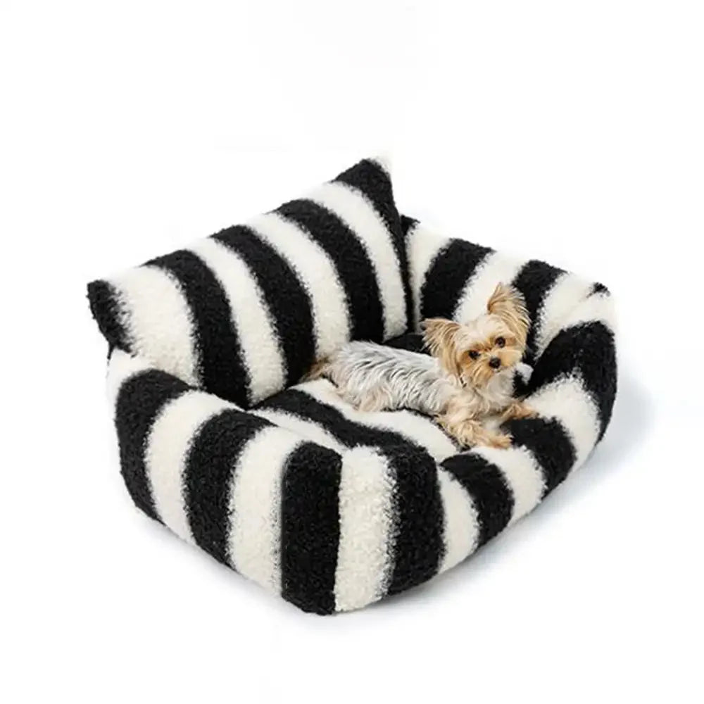 Lit pour chien et chat en fausse laine d’agneau rayures noires et blanches - Clés de piano hiver