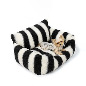 Lit pour chien et chat en fausse laine d’agneau rayures noires et blanches - Clés de piano hiver