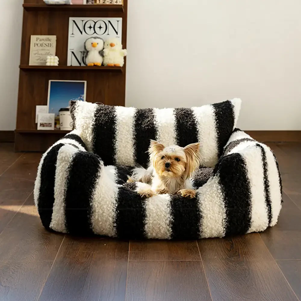 Lit pour chien et chat en fausse laine d’agneau rayures noires et blanches - Clés de piano hiver