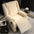 Housse de fauteuil de canapé inclinable en une pièce en polaire anti-dérapante.
