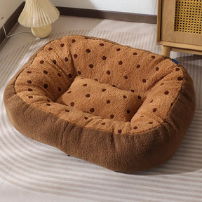 Lit pour chien en peluche Cookie, chaleureux et douillet, idéal pour un sommeil profond en hiver.