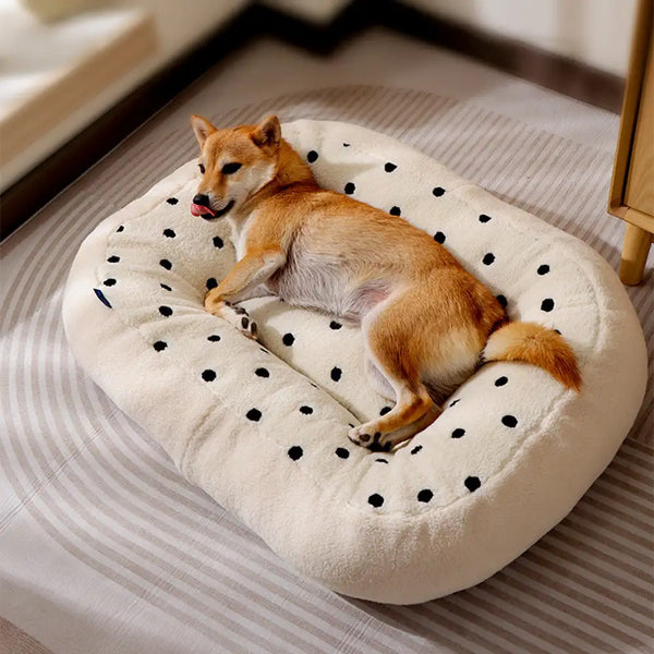 Lit pour chien en peluche Cookie, chaleureux et douillet, idéal pour un sommeil profond en hiver.