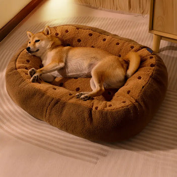Lit pour chien en peluche Cookie, chaleureux et douillet, idéal pour un sommeil profond en hiver.