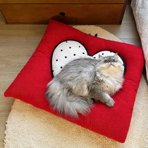 Tapis confortable rayé en forme de cœur pour chien et chat