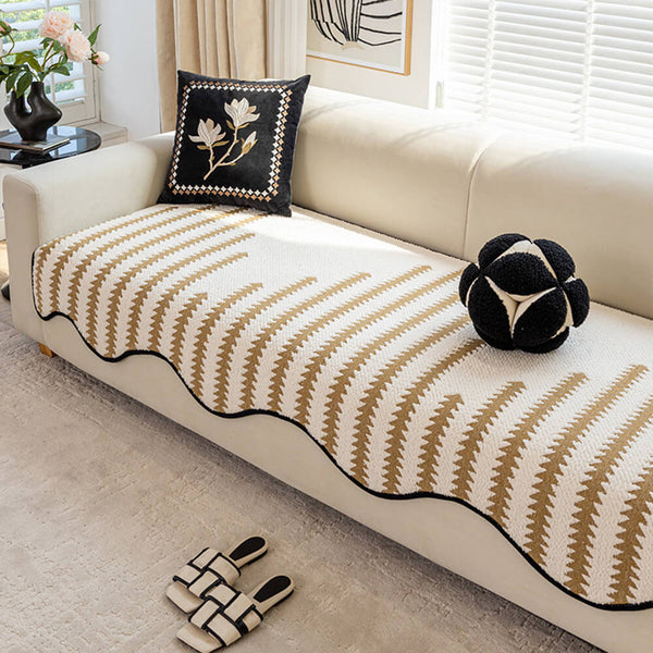 Housse de canapé en chenille à rayures chevron modernes et bords ondulés
