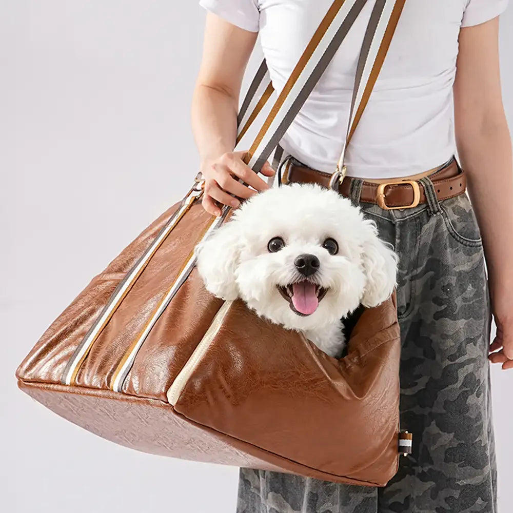 Siège pour animaux de compagnie et transporter de voiture en cuir artificiel deluxe, console centrale de sécurité 3-en-1.