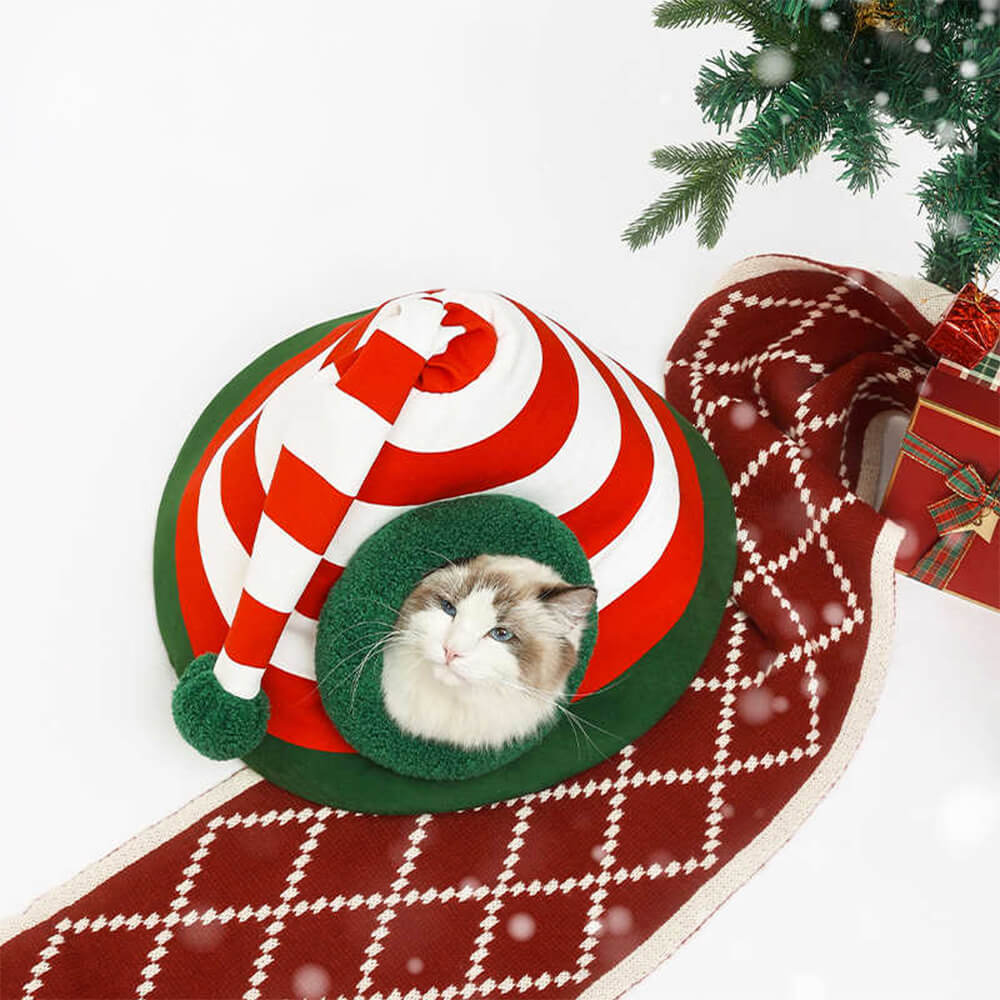 Lit pour chat semi-fermé et chaud avec bonnet de Noël classique