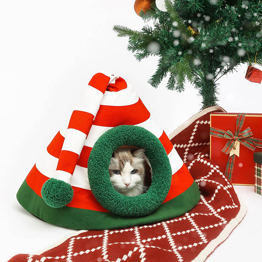 Lit pour chat semi-fermé et chaud avec bonnet de Noël classique