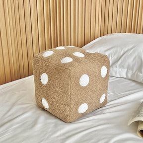 Coussin décoratif en fausse laine d'agneau forme de dés
