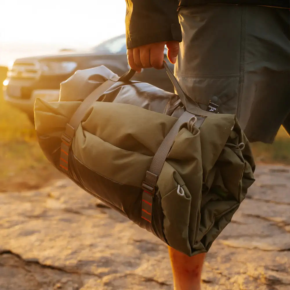 Litière portable pour chien imperméable et résistante à l'humidité pour camping en plein air.