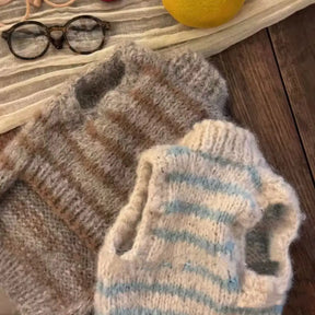 Pull en tricot à rayures en fausse laine douce pour petits chiens.
