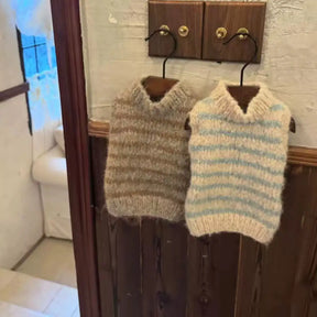 Pull en tricot à rayures en fausse laine douce pour petits chiens.
