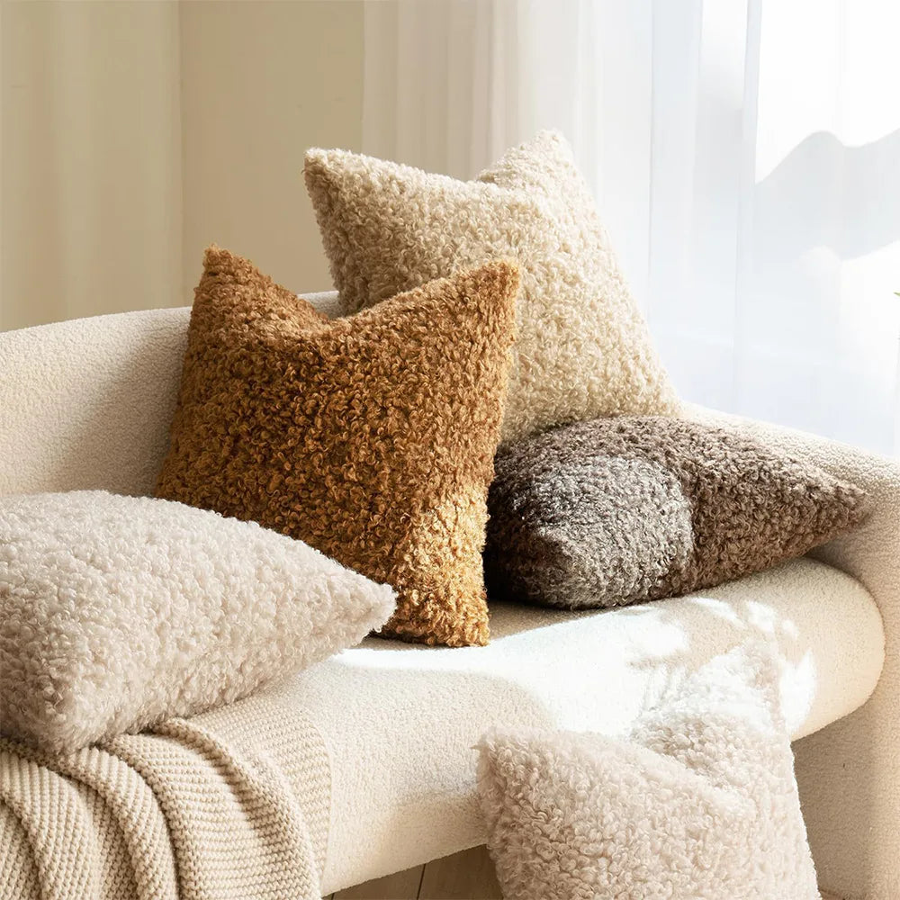 Coussin décoratif stylé en velours doux Teddy