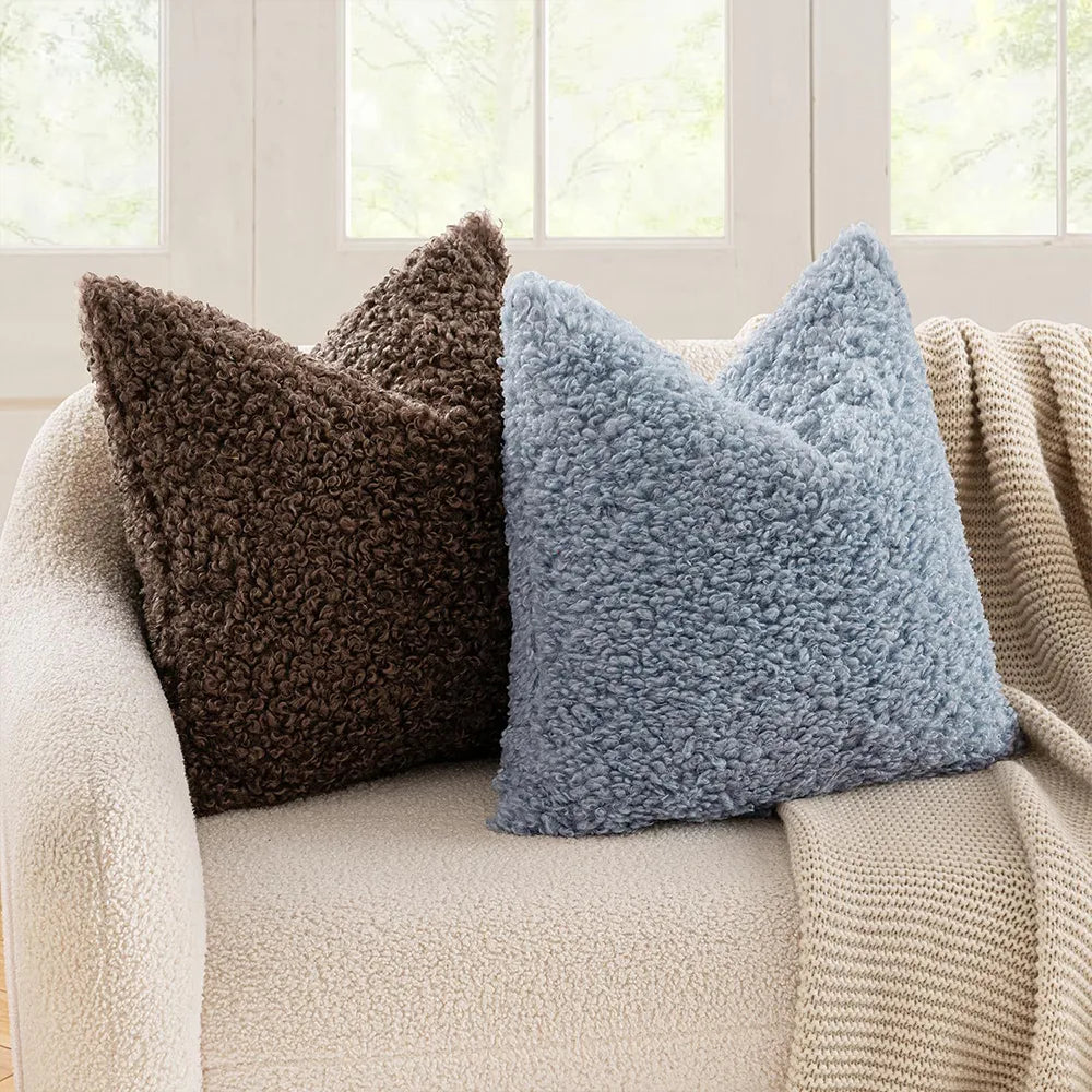 Coussin décoratif stylé en velours doux Teddy