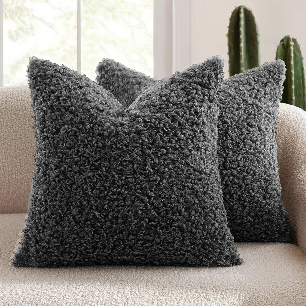 Coussin décoratif stylé en velours doux Teddy