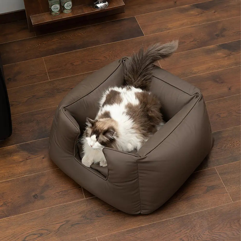 Lit pour chien carré en tissu technologique apaisant imperméable et résistant aux rayures