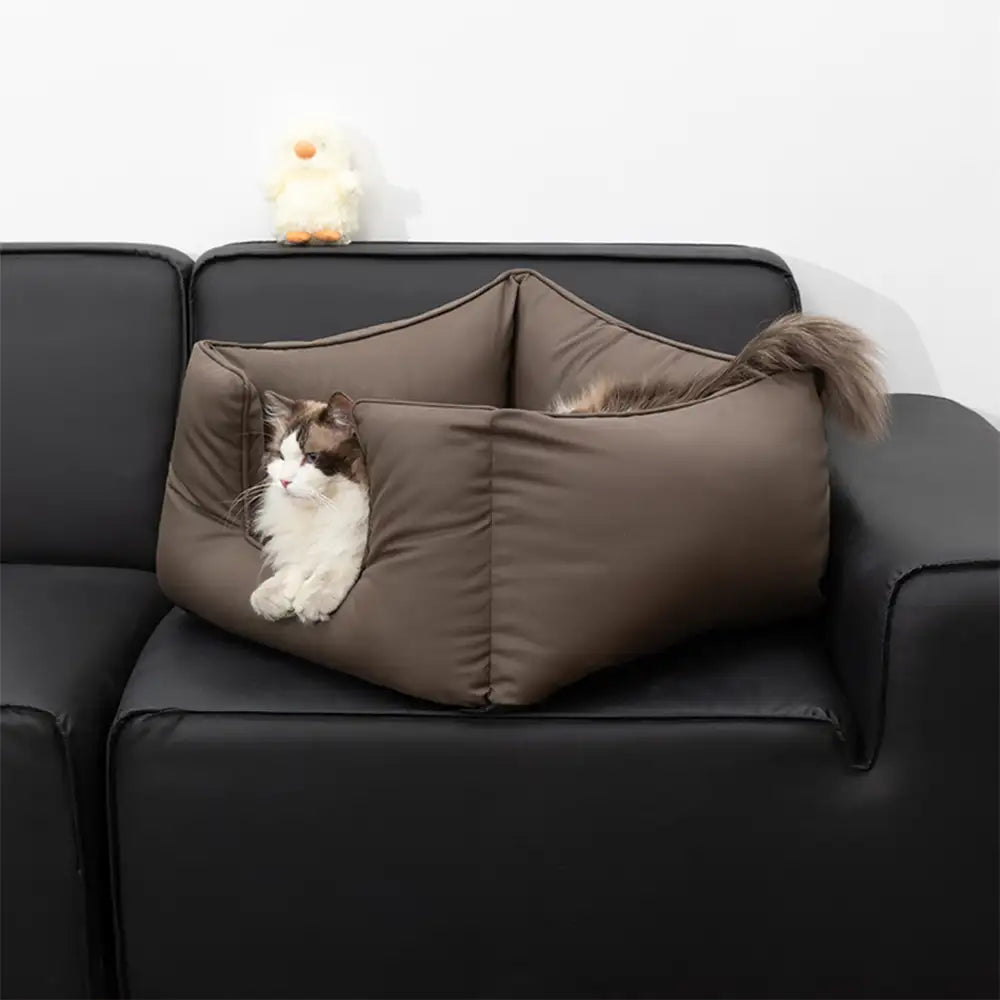 Lit pour chien carré en tissu technologique apaisant imperméable et résistant aux rayures