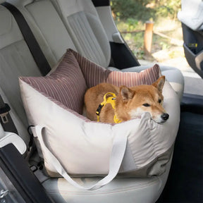 Lit de voiture pour chien semi-fermé, résistant à l'eau et sécurisé pour les voyages.