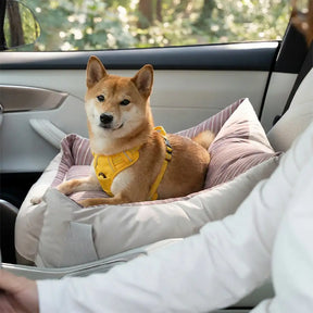 Lit de voiture pour chien semi-fermé, résistant à l'eau et sécurisé pour les voyages.