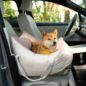 Lit de voiture pour chien semi-fermé, résistant à l'eau et sécurisé pour les voyages.