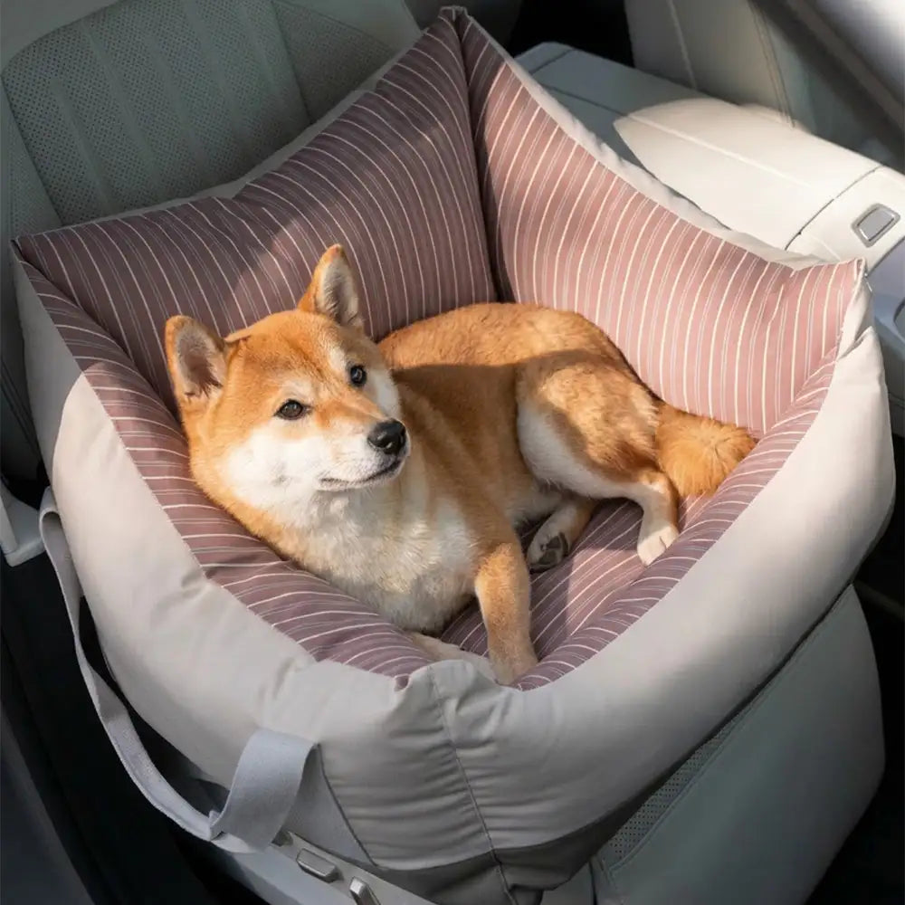 Lit de voiture pour chien semi-fermé, résistant à l'eau et sécurisé pour les voyages.