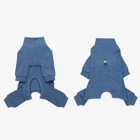 Survêtement en polaire douce et chaude à col montant pour chien à quatre pattes avec taille ajustable.