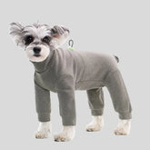Survêtement en polaire douce et chaude à col montant pour chien à quatre pattes avec taille ajustable.