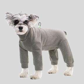 Survêtement en polaire douce et chaude à col montant pour chien à quatre pattes avec taille ajustable.