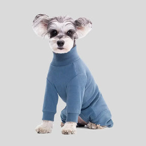 Survêtement en polaire douce et chaude à col montant pour chien à quatre pattes avec taille ajustable.
