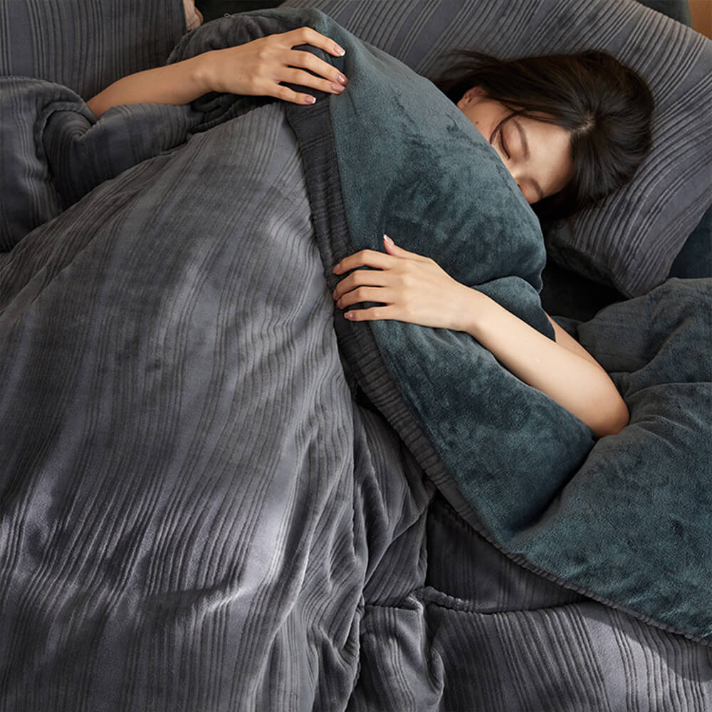 Parure de lit minimaliste en velours lait chaud à lignes ondulées