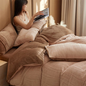 Parure de lit minimaliste en velours lait chaud à lignes ondulées