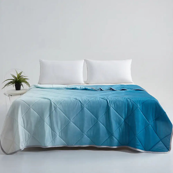 Couverture en soie glacée à effet froid double face avec un motif dégradé, douce pour la peau.