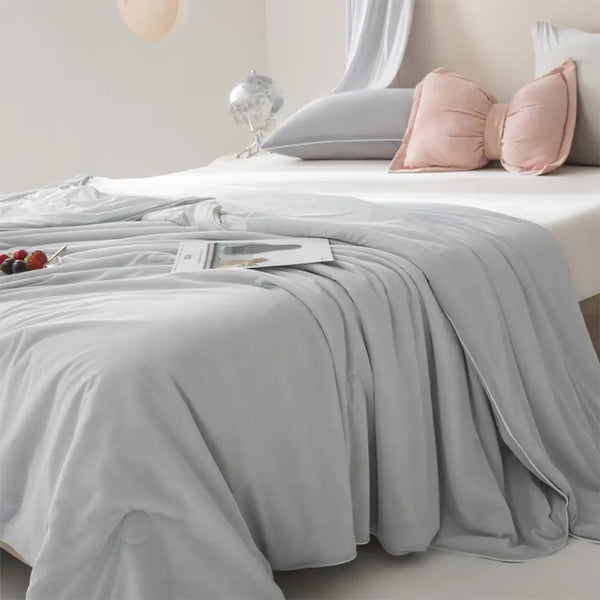 Couverture légère en soie glacée à effet froid, double face et unie.