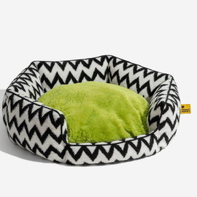 Lit pour chien en peluche à chevrons Retraite en peluche Le câlin chaleureux