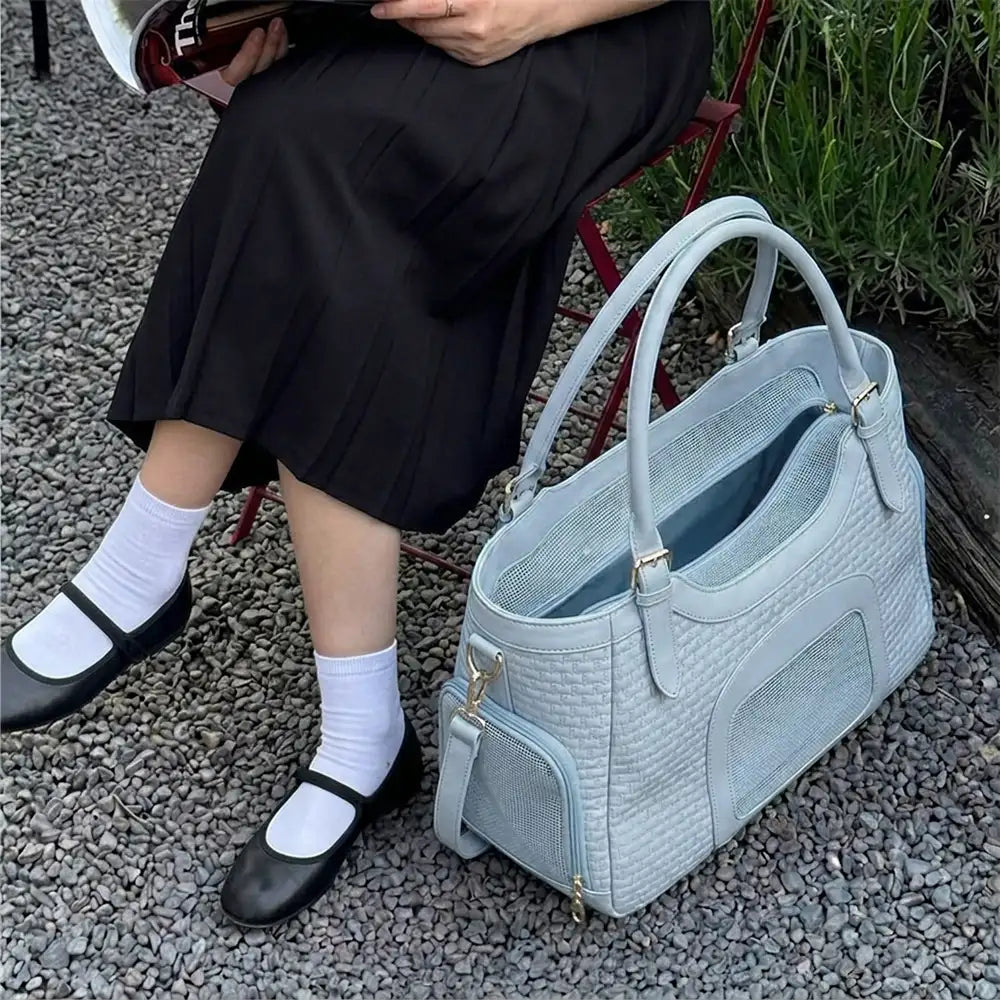 Sac de transport pour animaux en cuir synthétique respirant et portable, adapté pour les chiens et les chats, idéal pour les voyages et les vétérinaires.