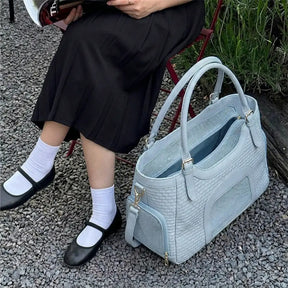 Sac de transport pour animaux en cuir synthétique respirant et portable, adapté pour les chiens et les chats, idéal pour les voyages et les vétérinaires.