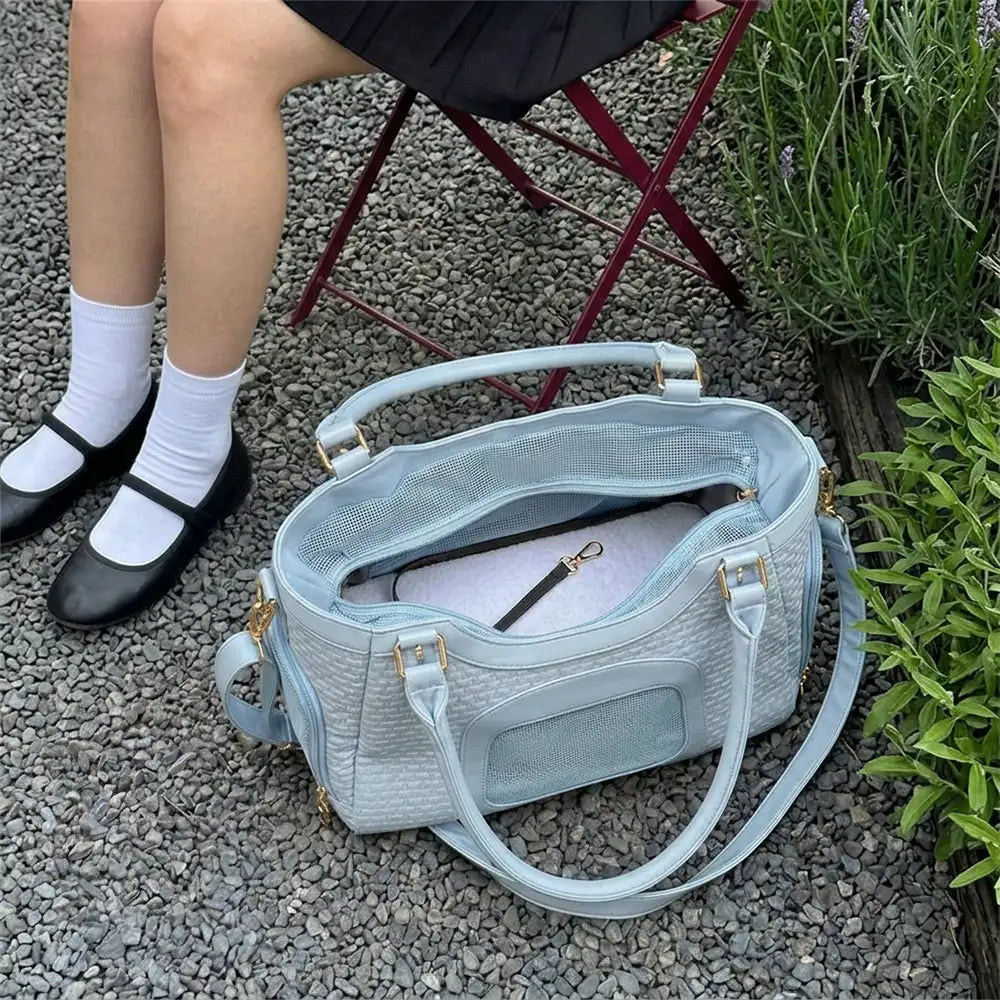 Sac de transport pour animaux en cuir synthétique respirant et portable, adapté pour les chiens et les chats, idéal pour les voyages et les vétérinaires.