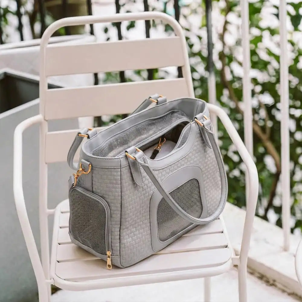 Sac de transport pour animaux en cuir synthétique respirant et portable, adapté pour les chiens et les chats, idéal pour les voyages et les vétérinaires.