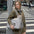 Sac de transport pour animaux en cuir synthétique respirant et portable, adapté pour les chiens et les chats, idéal pour les voyages et les vétérinaires.