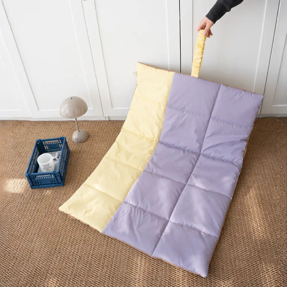 Matelas pour chien pliable, portable et réversible, résistant à l'eau, pour les voyages et le camping en extérieur.