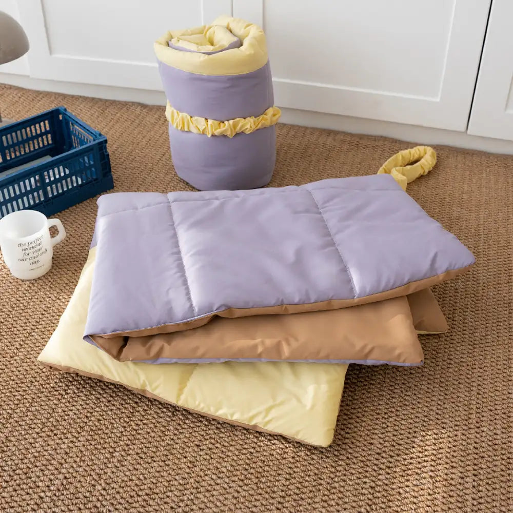 Matelas pour chien pliable, portable et réversible, résistant à l'eau, pour les voyages et le camping en extérieur.