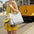 Sac de transport pour chat respirant à parois souples avec coussin amovible.
